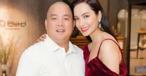 Biệt thự ngập sắc hồng đón Noel của vợ chồng Minh Khang