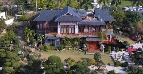 Bên trong biệt thự phủ kín tùng Nhật và đá quý của người đàn ông U70 ở Vĩnh Phúc, giá trị không thể ước tính