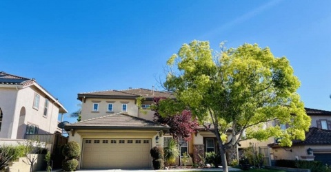 Bên trong ngôi nhà ngập hoa hồng của Diệu Hương trên đất Mỹ