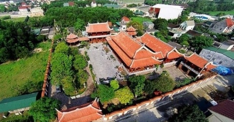 Vẻ đẹp vượt thời gian của biệt phủ gỗ rộng 4.000m2 của đại gia Nghệ An