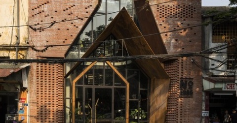 “Sững sờ” quán cà phê thiết kế như khăn mỏ quạ tại Hải Phòng