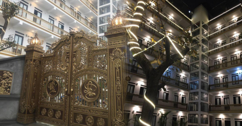 Khu nhà trọ xịn nhất Việt Nam với cánh cổng nhìn như lâu đài