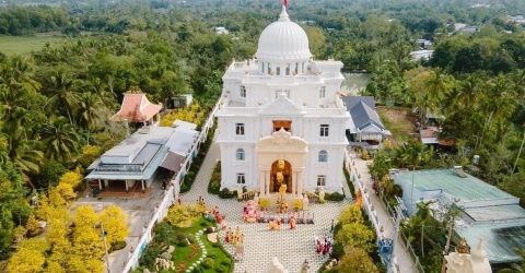 Cận cảnh dinh thự dát vàng đại gia “xây chỉ để ngắm”