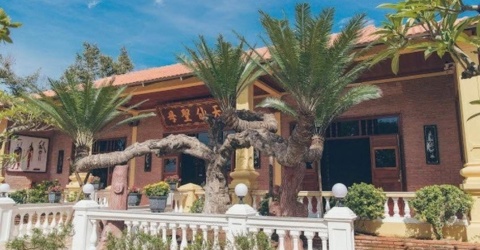 Toàn cảnh biệt phủ 10.000m2 phong cách cổ xưa của Lý Nhã Kỳ