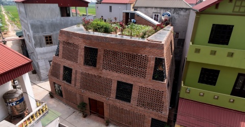 Nhà Hà Nội với hàng nghìn ô trống “gây sốt” trên báo ngoại