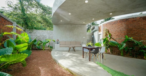 Ngôi nhà “không tường” độc đáo giữa làng quê của vợ chồng trẻ