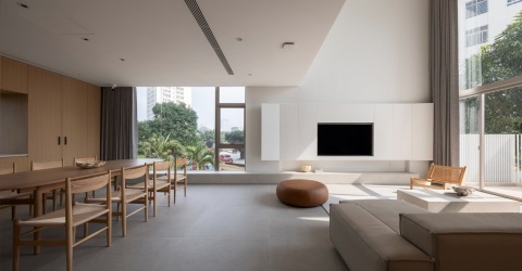 Ngôi nhà trắng hiện đại đẹp ngỡ ngàng giữa TP Vinh