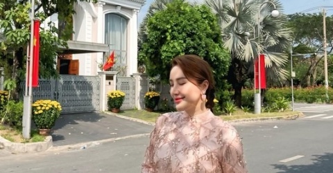 Biệt thự rực hoa ngày Tết của Bảo Thy và chồng đại gia