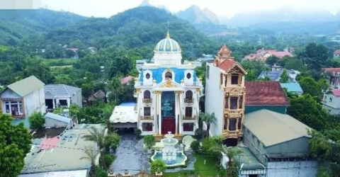 Cận cảnh lâu đài ‘ốp’ toàn gỗ quý tại Lương Sơn