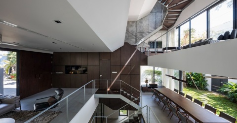 Nhà phố “rộng thênh thang” nhờ thiết kế thông tầng