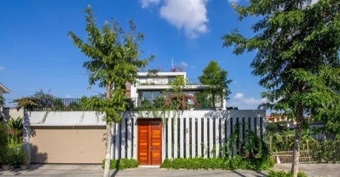 Ngôi nhà tựa khu vườn bậc thang độc đáo ở Ninh Bình