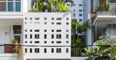 Lạ mắt ngôi nhà thiết kế hàng trăm ô cửa sổ ở Nha Trang
