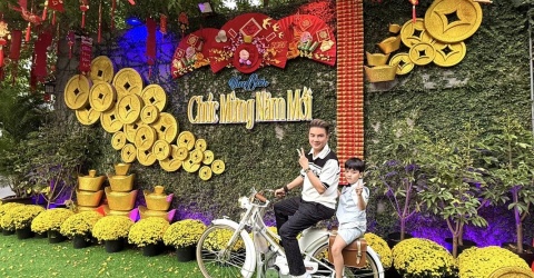 Biệt thự 60 tỷ của Đàm Vĩnh Hưng ngập tràn sắc xuân