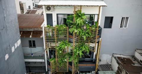 Ngỡ ngàng nhà 25m2 sâu trong hẻm thoáng đãng, ngập cây xanh