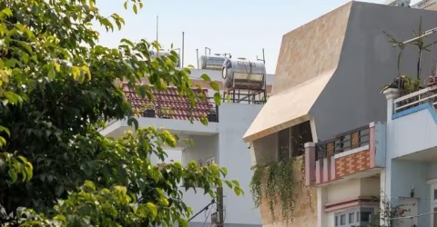 Lấy cảm hứng từ nếp gấp, nhà phố ‘nổi bần bật’ giữa Sài Gòn