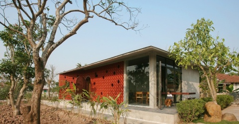 “Ngẩn ngơ” ngắm ngôi nhà thôn quê với bức tường ren nắng độc đáo