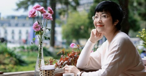 Bên trong căn nhà giản dị ngập sắc hoa của MC Thảo Vân