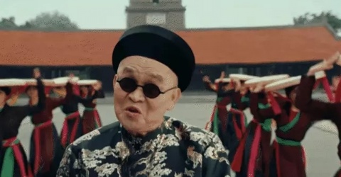 Biệt phủ xây từ 5 triệu viên ngói cổ của danh hài Xuân Hinh