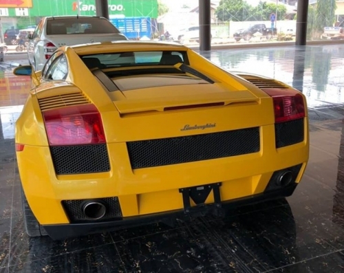 Siêu xe Lamborghini Gallardo biển số Lào xuất hiện tại Hà Tĩnh