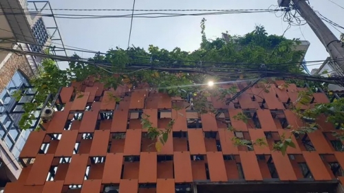 'Bọc' gạch gốm bên ngoài, nhà 30m2 ở Sài Gòn đẹp đến xiêu lòng
