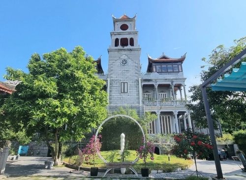 Chiêm ngưỡng lâu đài đá khủng nhất Việt Nam, xây suốt 12 năm