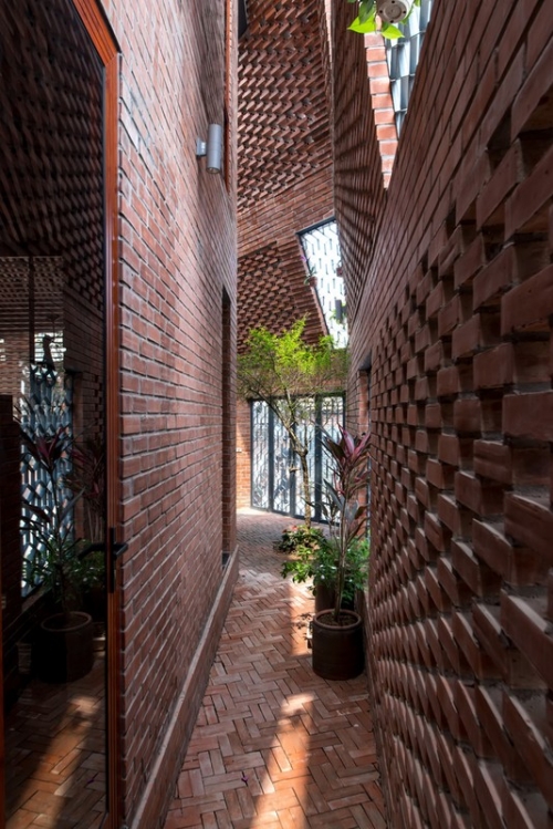 Ngôi nhà thiết kế 2 lớp gạch chống nóng đặc biệt ở Hà Nội