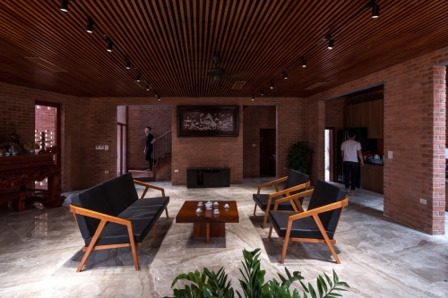 Ngôi nhà thiết kế 2 lớp gạch chống nóng đặc biệt ở Hà Nội
