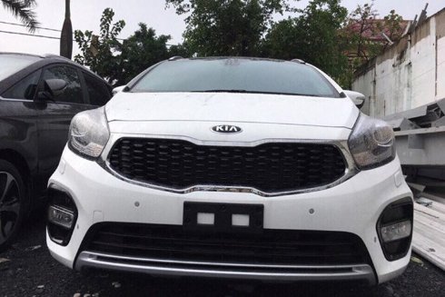 1kia rondo 2017 chot gia tu 654 trieu tai viet nam
