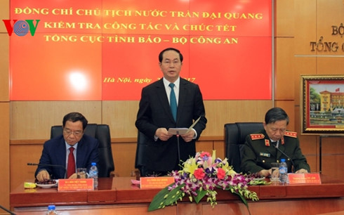 Chủ tịch nước đến đến thăm, kiểm tra công tác và chúc Tết Cục An ninh mạng và Tổng cục 5, Bộ Công an. 