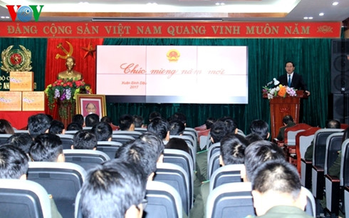 Chủ tịch nước biểu dương những chiến công, thành tích xuất sắc mà Tổng cục 5 - Bộ Công an đã đạt được trong năm 2016.