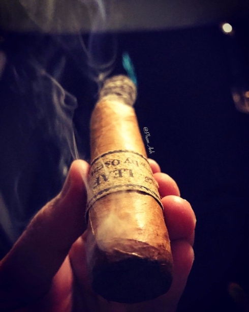 hut cigar 3