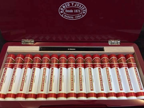 hut cigar 5