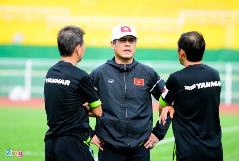 Trong trận giao hữu gặp U23 Malaysia, HLV Nguyễn Hữu Thắng chọn ông Hoàng Anh Tuấn làm trợ lý HLV.
