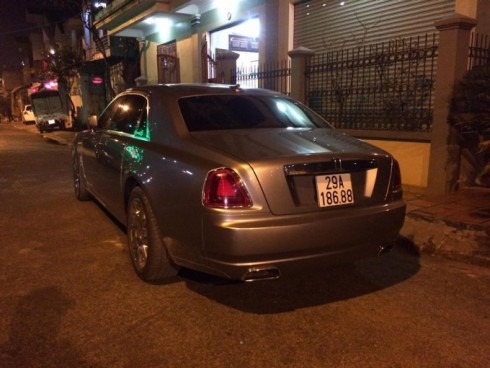 Siêu xe Rolls Royce biển 29 trên đường phố Vinh (ảnh internet)