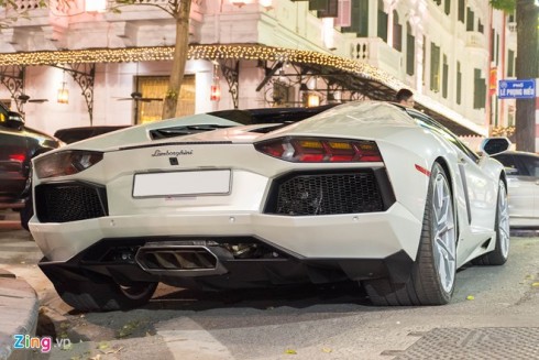 Tại Mỹ, siêu xe mui trần của Lamborghini có giá bán đề xuất từ hơn 400.000 USD.