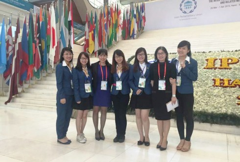Đảng viên trẻ Nguyễn Hà Thu, Ủy viên BCH Đoàn trường, Phó Bí thư Chi đoàn Anh 3 chuyên ngành Kinh tế đối ngoại, Khoa Kinh tế và Kinh doanh quốc tế Trường Đại học Ngoại thương