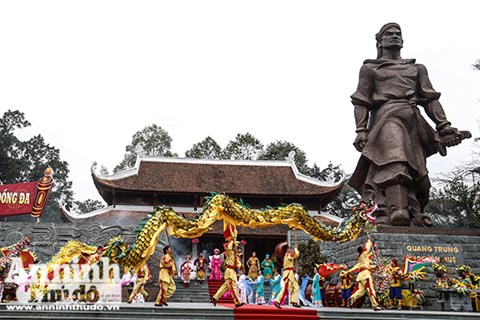Đã thành thông lệ, vào ngày mùng 5 Tết Nguyên đán hằng năm, Lễ hội Gò Đống Đa, một trong những lễ hội lớn đầu xuân của Thủ đô Hà Nội, tưởng niệm Hoàng đế Quang Trung và chiến thắng Ngọc Hồi - Đống Đa lại được tổ chức.