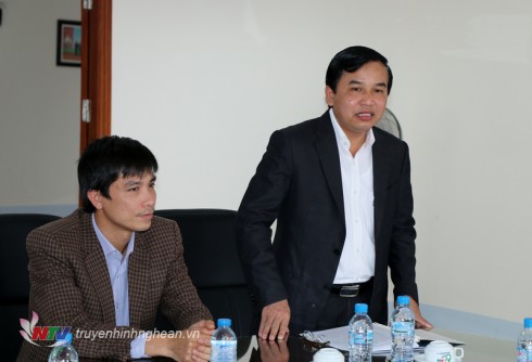 Đồng chí Nguyễn Như Khôi - Tỉnh ủy viên, Giám đốc Đài PT-TH Nghệ An báo cáo hoạt động tuyên truyền trên 2 sóng phát thanh, truyền hình và trang thông tin điện tử trong dịp tết Đinh Dậu 2017