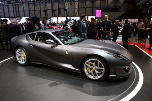 10ferrari 812 sieu xe manh 19 1488989133883