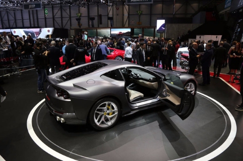11ferrari 812 sieu xe manh 8 1488989133872