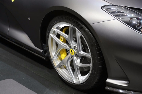 15ferrari 812 sieu xe manh 15 1488989133878