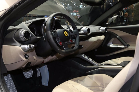 17ferrari 812 sieu xe manh 13 1488989133876