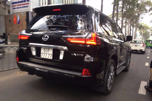 lexus lx 570 2016 bien khung 3 1488471758525 40 0 679 960 crop 1488471791625